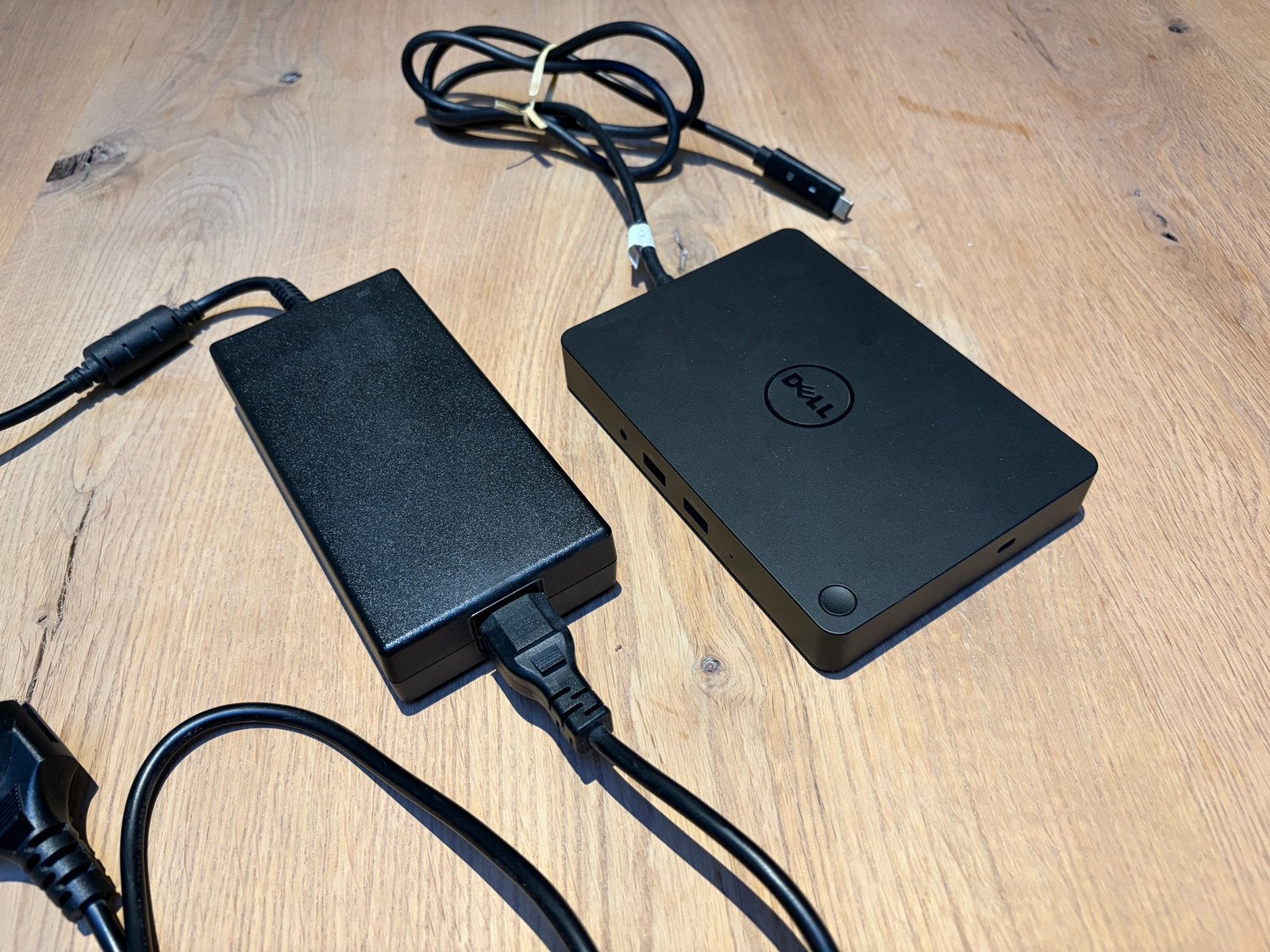 Dell docking station WD15 incl 180W voeding, Ophalen of Verzenden, Gebruikt, Laptop, Thunderbolt