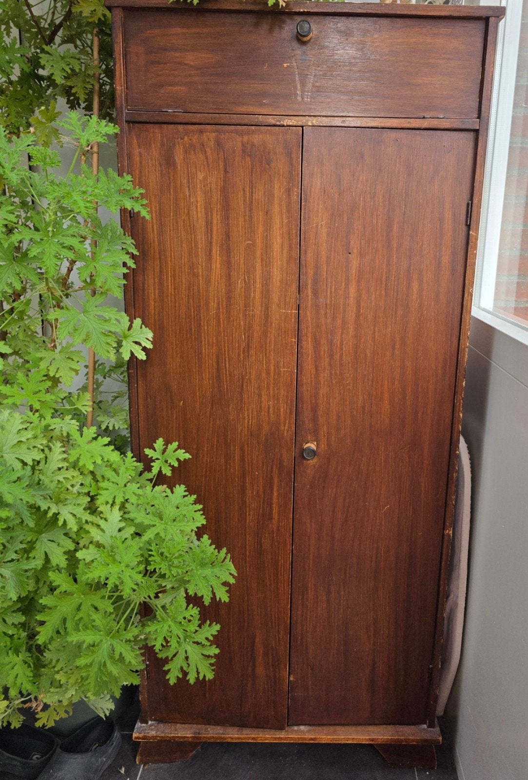 Vintage houten kast met klep en twee deuren, Ophalen
