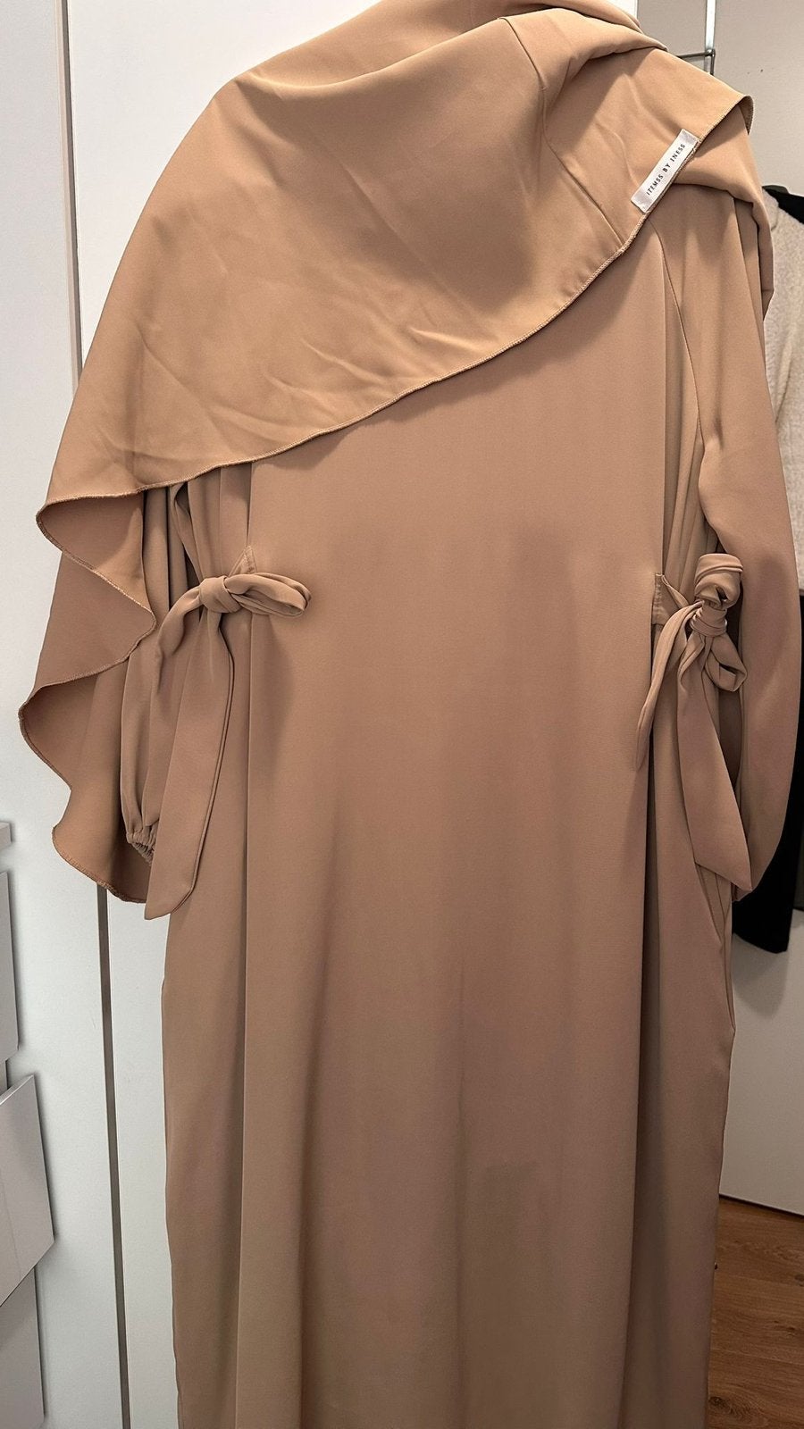 Itemsbyiness abaya en khimar set, Maat 38/40 (M), Beige, Nieuw, Ophalen of Verzenden