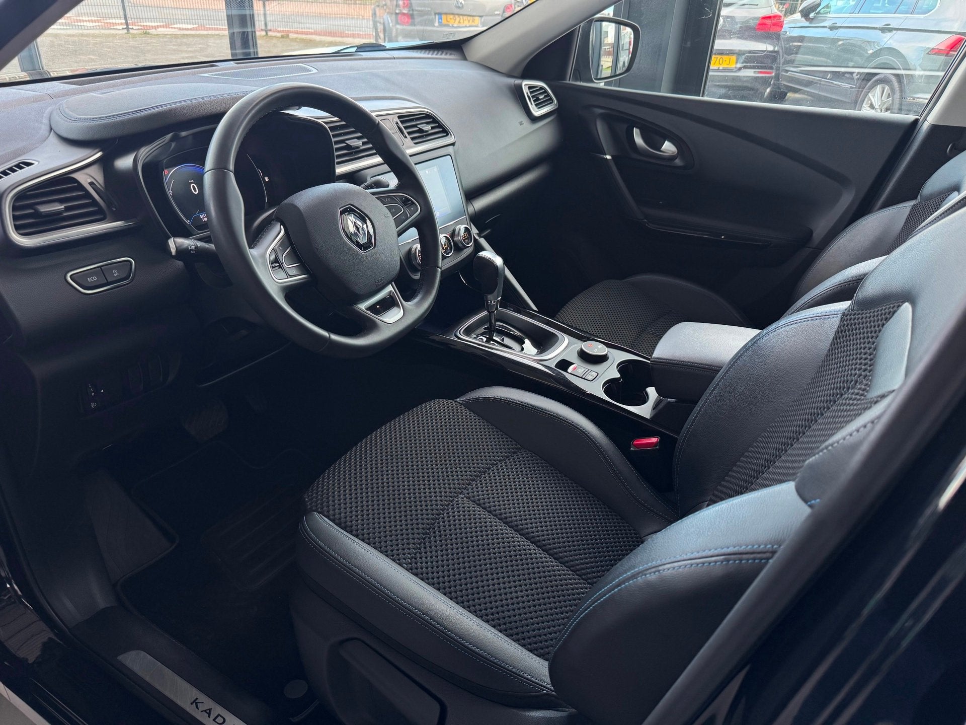 Renault KADJAR 1.3 TCe Zen CarPlay | Pano, Kadjar, 715 kg, 1337 kg, Zwart