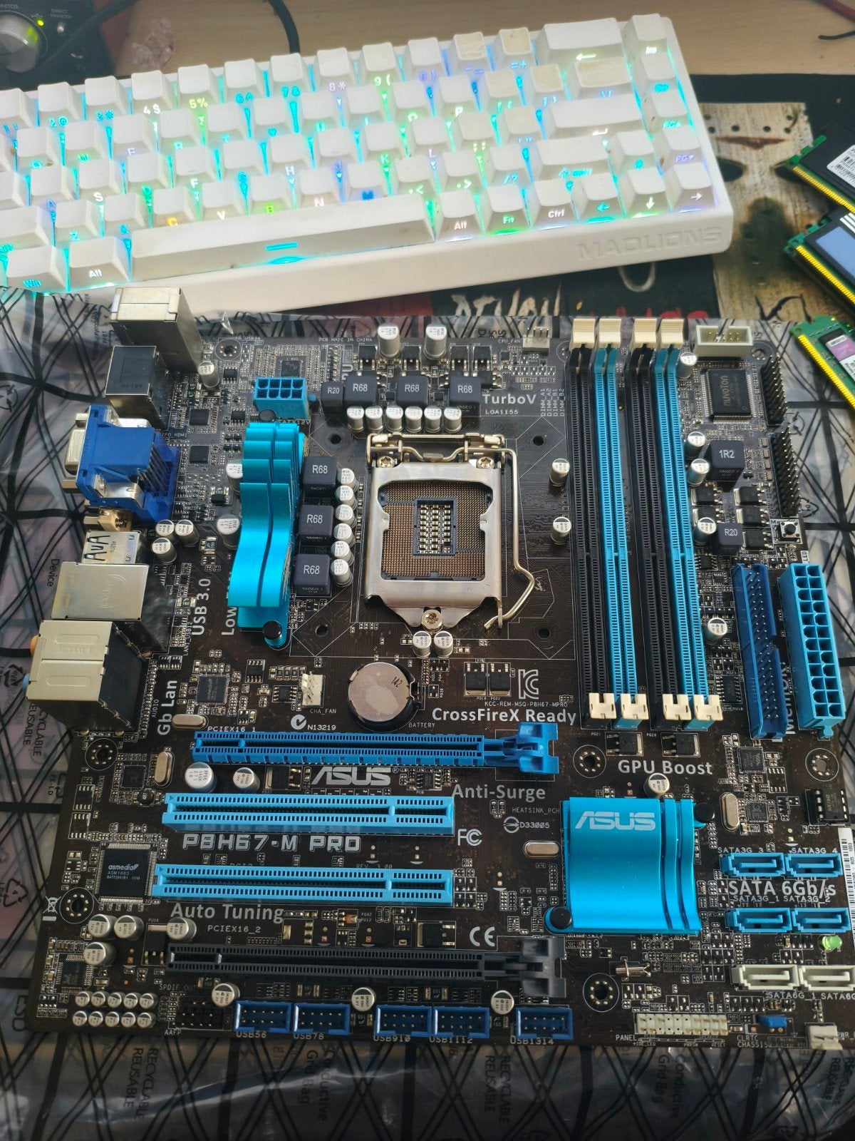 ASUS P8H67-M PRO Moederbord - LGA1155, DDR3, Computers en Software, Moederborden, Gebruikt, DDR3, Ophalen of Verzenden, Micro-ATX