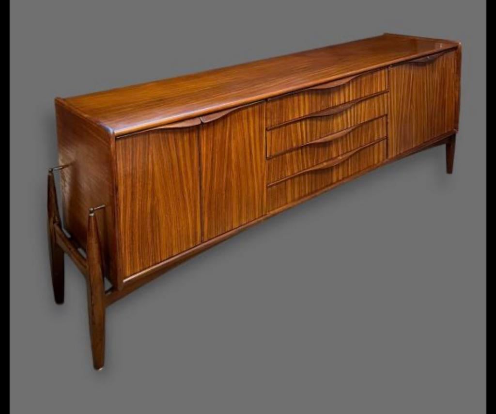 1960’s Elliots  of Newbury zebrano sideboard  vintage, 150 tot 200 cm, Teakhout, Zo goed als nieuw, 25 tot 50 cm