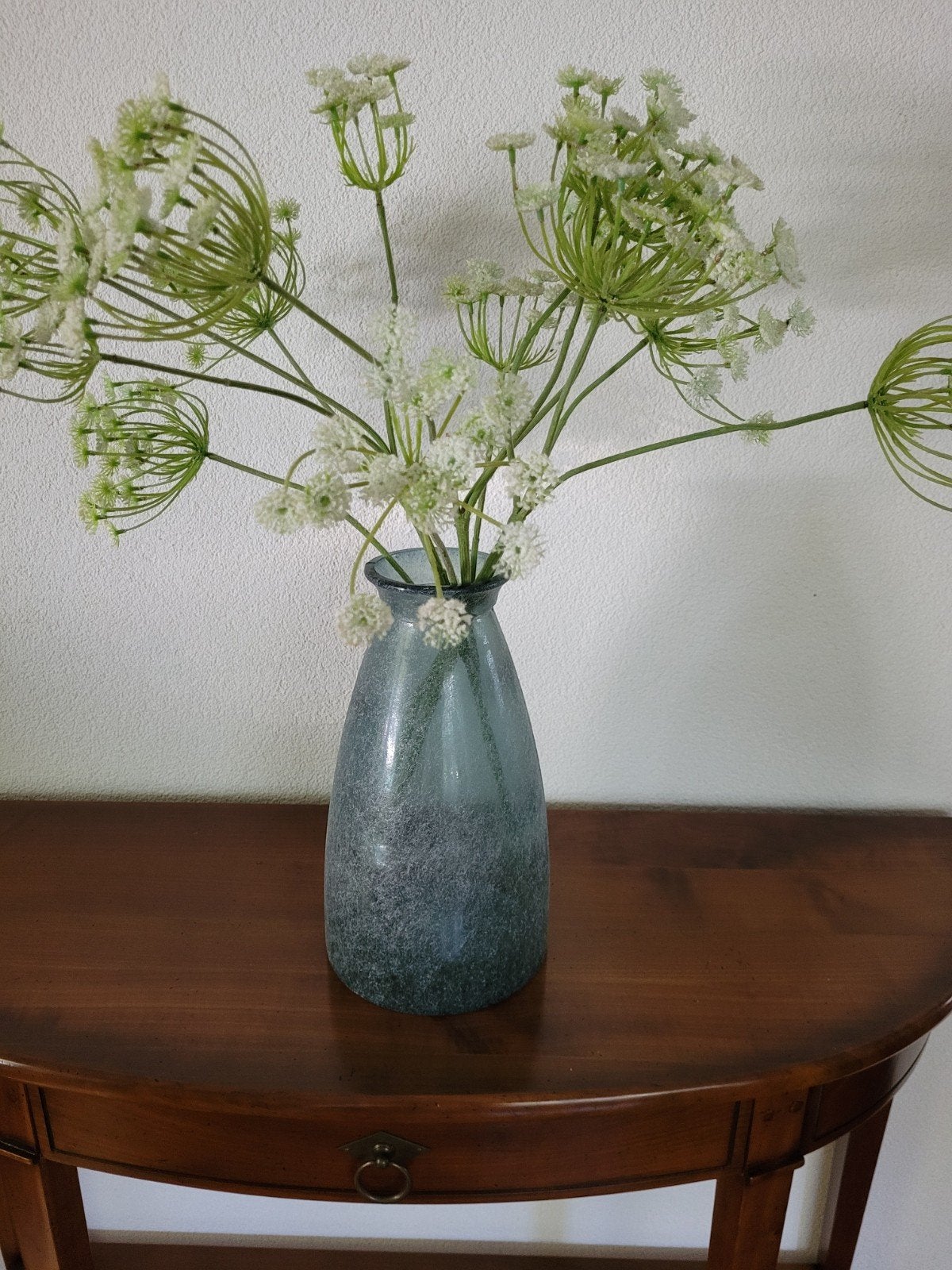 Mooie glazen vaas met kunstbloemen, Ophalen of Verzenden
