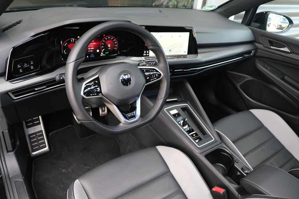 Volkswagen Golf 8 1.4 eHybrid GTE 245PK Pano Leer Led Trekha, Auto's, 1624 kg, Gebruikt, 4 cilinders, Grijs