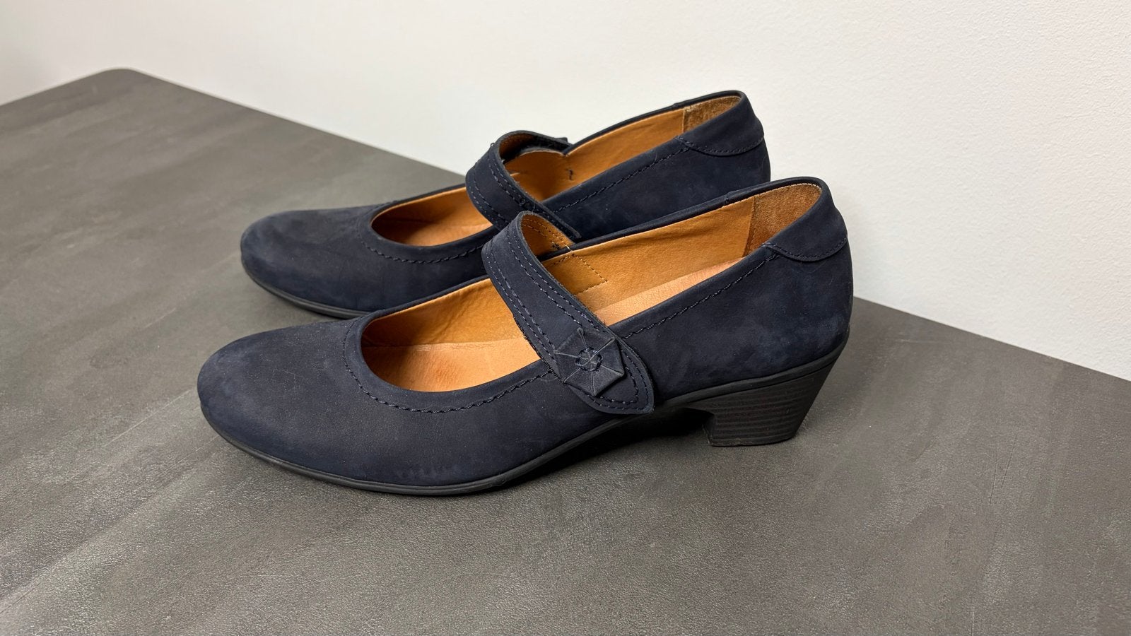 Comfortabele donkerblauwe schoenen met lage hak - Maat 41, Ophalen of Verzenden, Zo goed als nieuw, Blauw, Schoenen met lage hakken