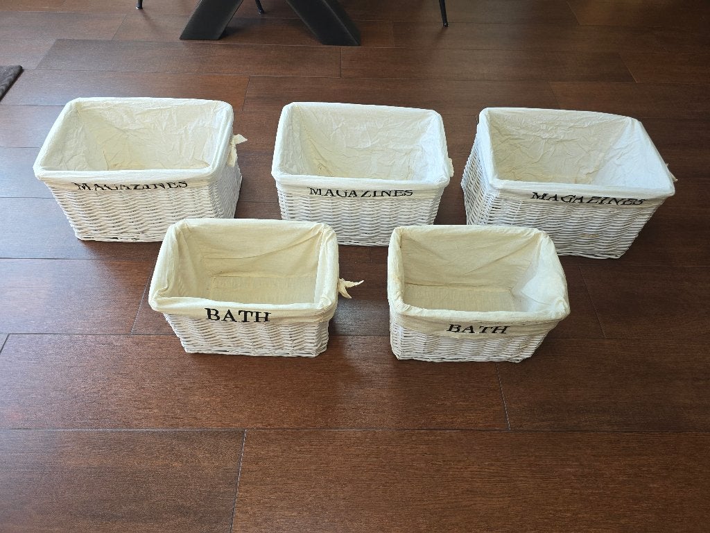 Set van 5 witte rieten manden, stoffen voering, Gebruikt, Mand, Ophalen of Verzenden, Riet