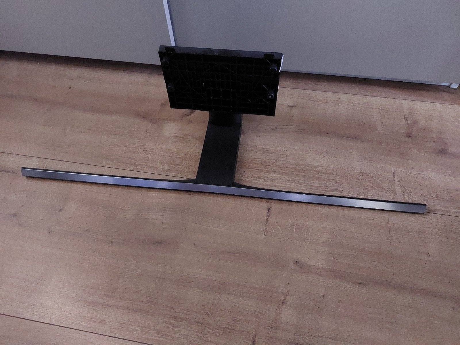 Samsung Q70T TV voet standaard met originele bouten, Audio, Tv en Foto, Televisie-accessoires, Zo goed als nieuw, Ophalen of Verzenden
