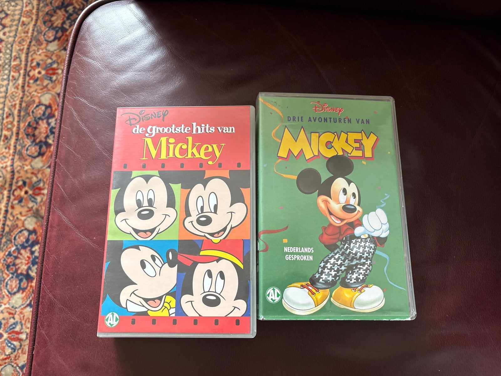 2 Disney Mickey Mouse VHS-banden: De Grootste Hits & Drie Av, Gebruikt, Alle leeftijden, Kinderfilm, VHS
