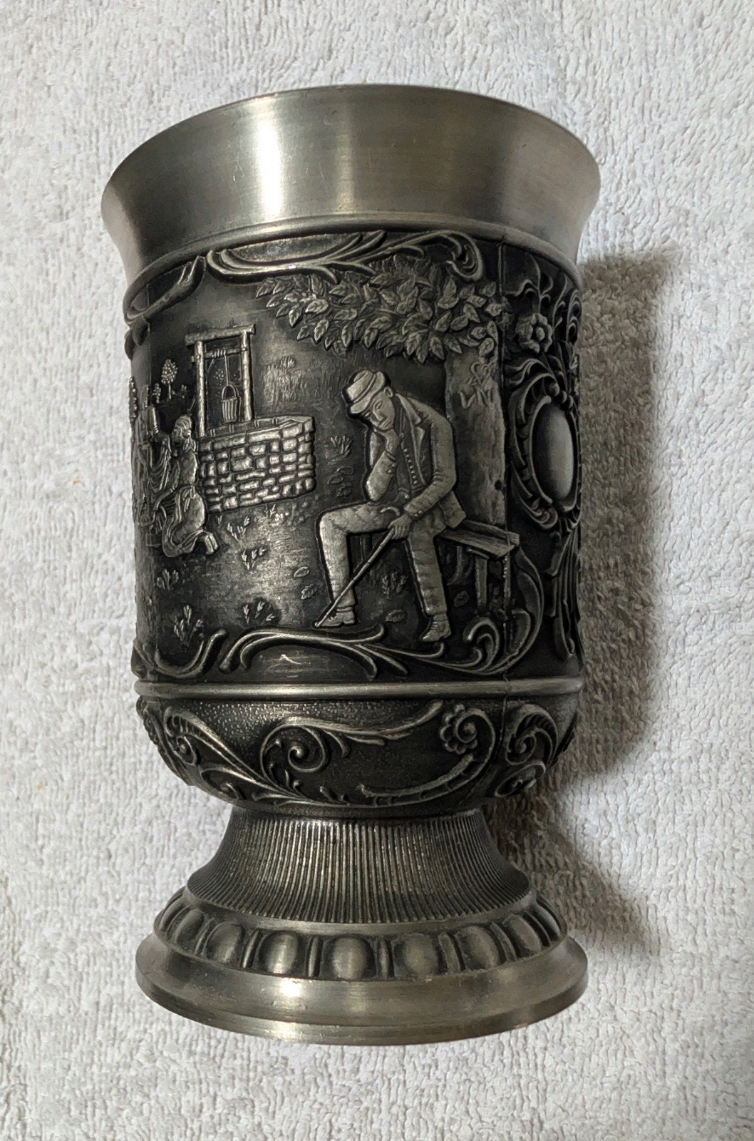Tinnen vintage klassieke reliëf beker - SKS Design, Antiek en Kunst, Ophalen of Verzenden