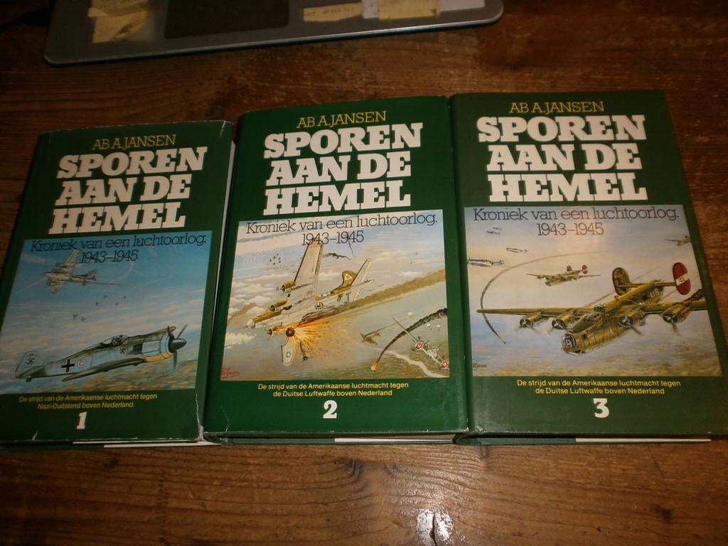 luchtoorlog 1943-1945 sporen aan de hemel 3 delen compleet, Ophalen of Verzenden, Tweede Wereldoorlog, Gelezen, Overige onderwerpen
