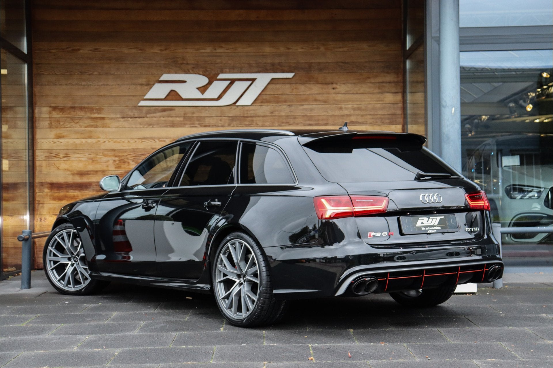Audi RS6 4.0 V8 Quattro MTM *Akrapovic/Dynamic pakket/Matrix, Automaat, Dealer onderhouden, Panoramadak, Vierwielaandrijving