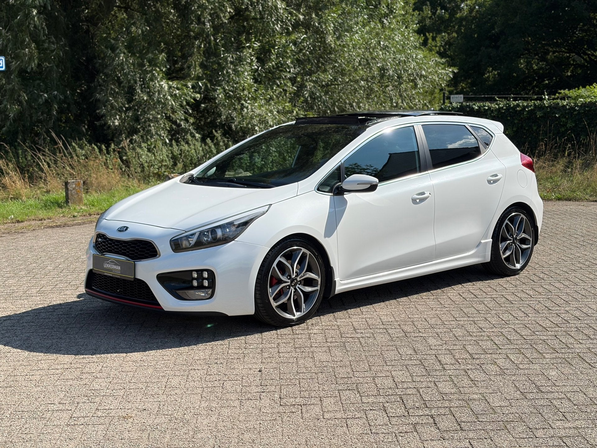 Kia Cee'd 1.6 GT I 204PK I 1E EIG I PANO I CRUISE I CAMERA I, Auto's, Voorwielaandrijving, Gebruikt, 1591 cc, 4 cilinders