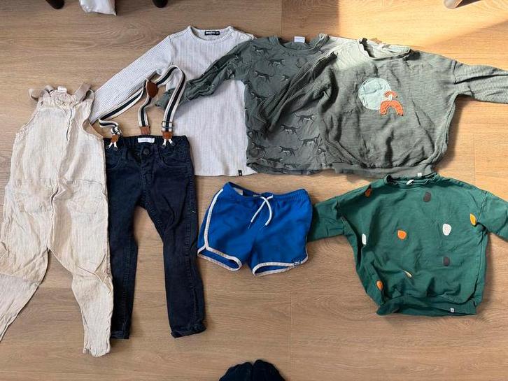 Kledingpakket jongens: truien, broeken en shorts maat 104, Ophalen of Verzenden, Gebruikt, Jongen