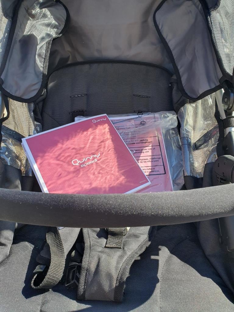 Stevige buggy Quinny Speedi (zwart - grijs) met luchtbanden, Ophalen of Verzenden, Gebruikt, Quinny, Verstelbare rugleuning