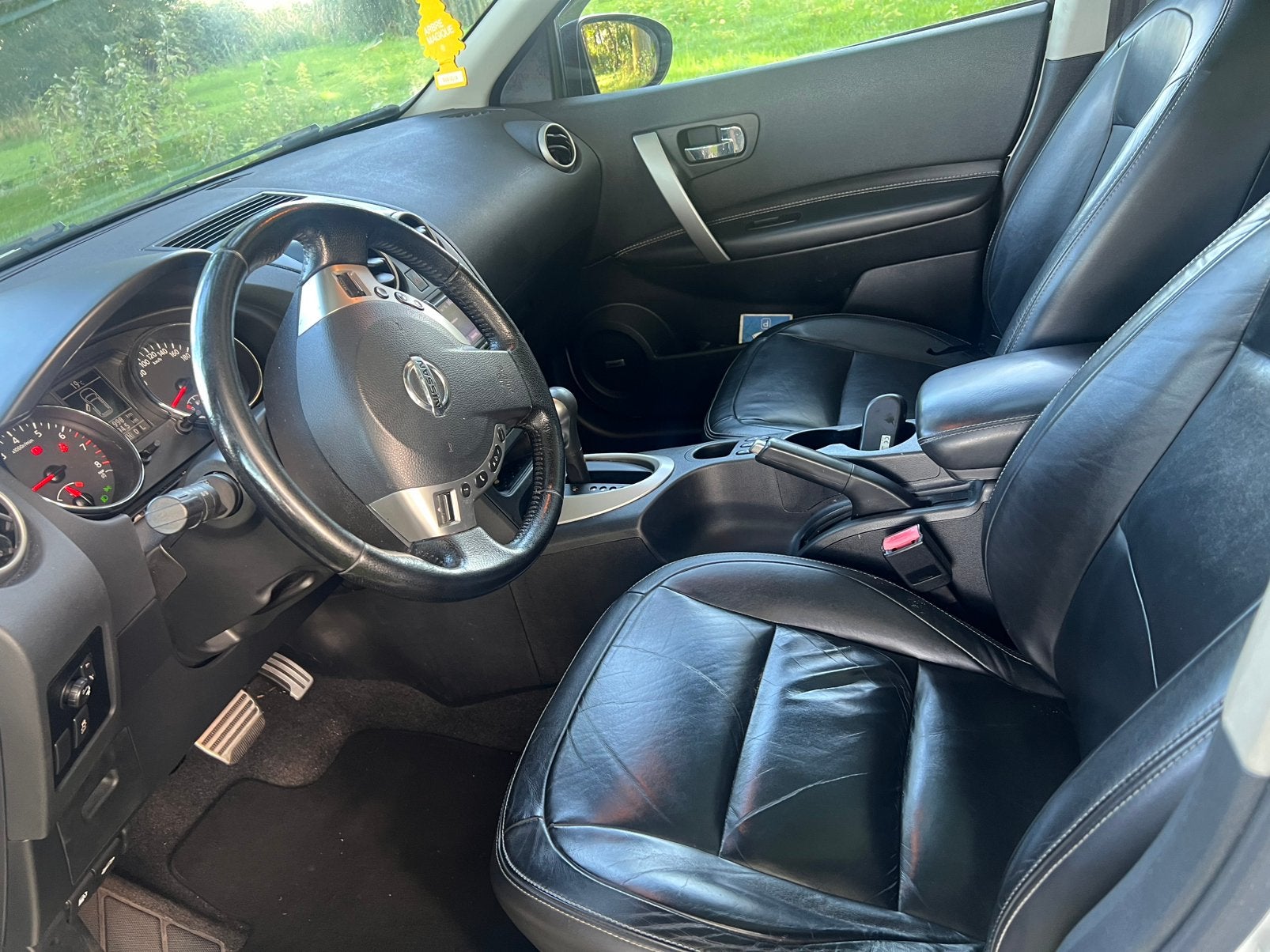 Foto 15 van Nissan Qashqai 1.6 2WD CVT 2013 Wit