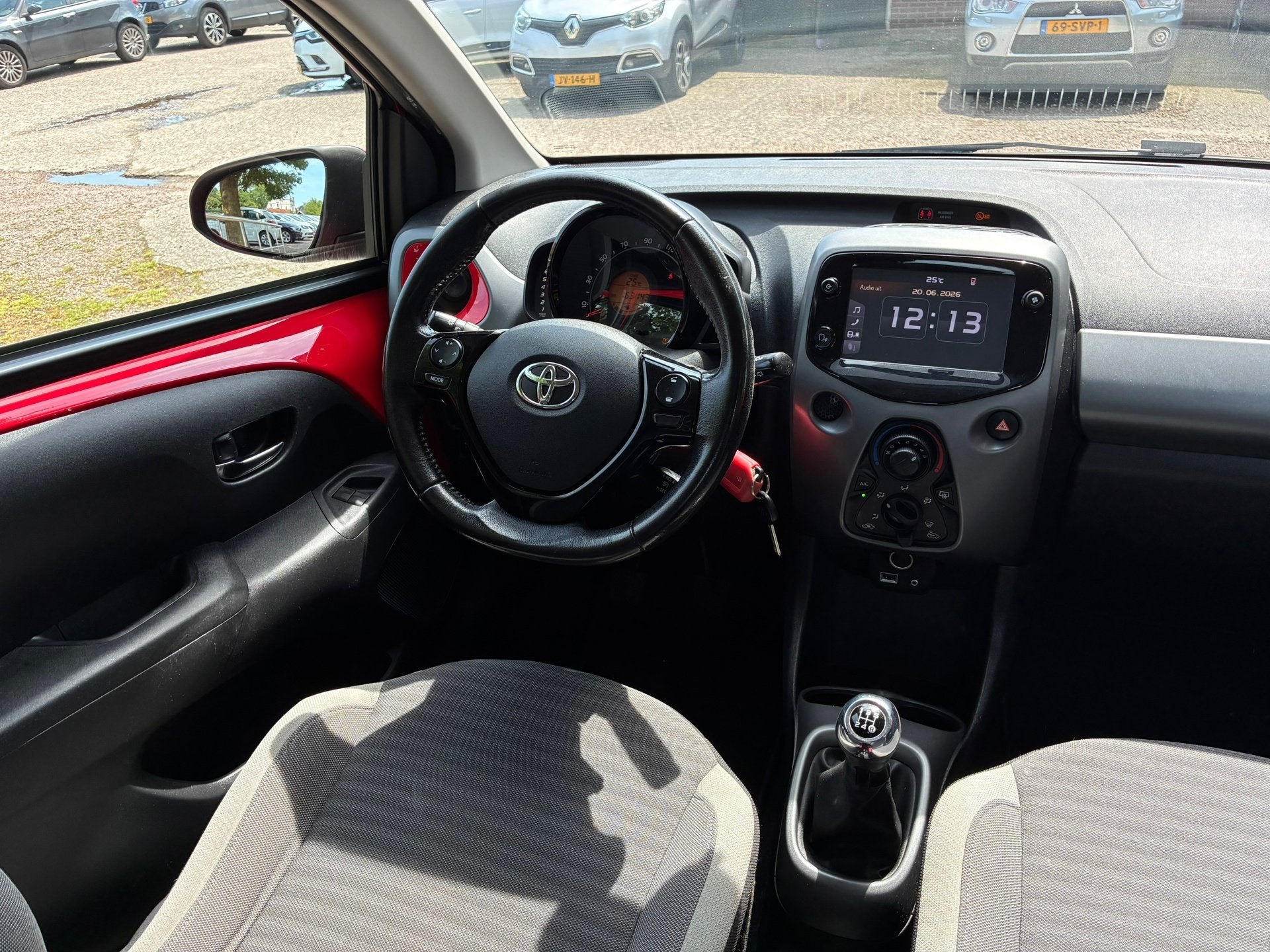Toyota Aygo 1.0 VVT-i x-cite | Navi + Airco + Bluetooth nu, Voorwielaandrijving, Stof, Gebruikt, 4 stoelen