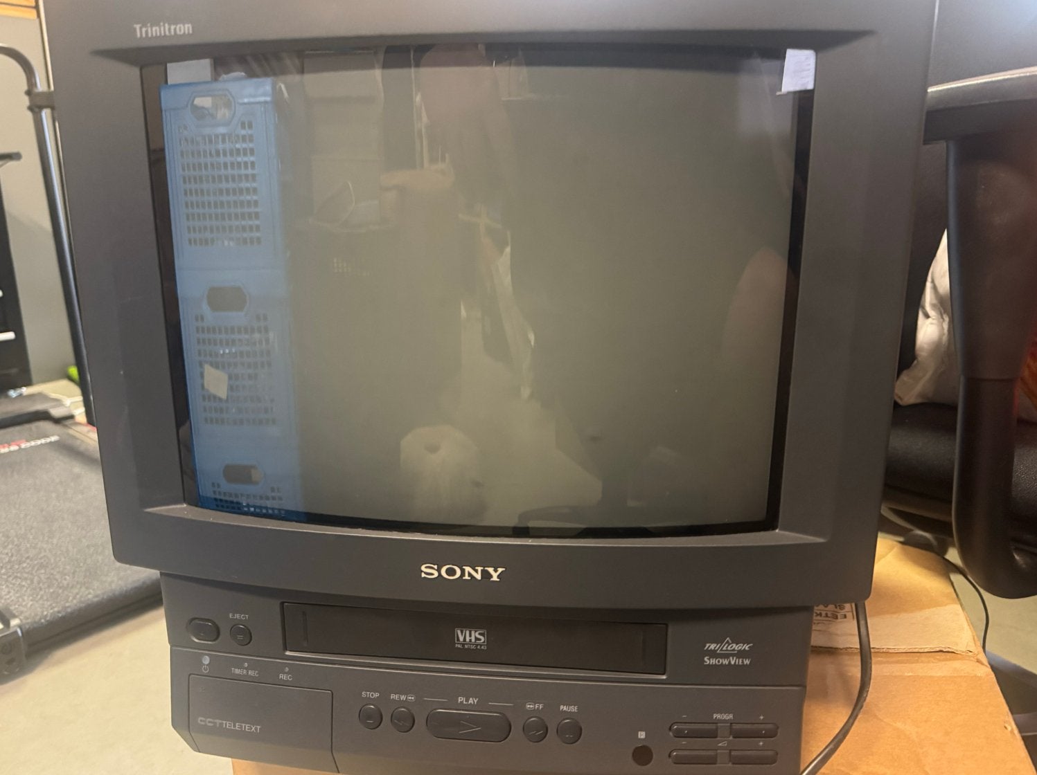 Sony Trinitron KV-14V5D CRT TV met VHS + afstandsbediening, Ophalen
