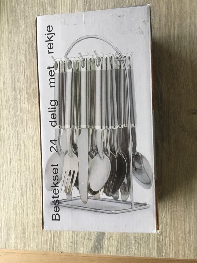 Bestekset 24-delig met rekje - Nieuw in doos, Nieuw, Ophalen of Verzenden, Rvs of Chroom, Vaatwasserbestendig