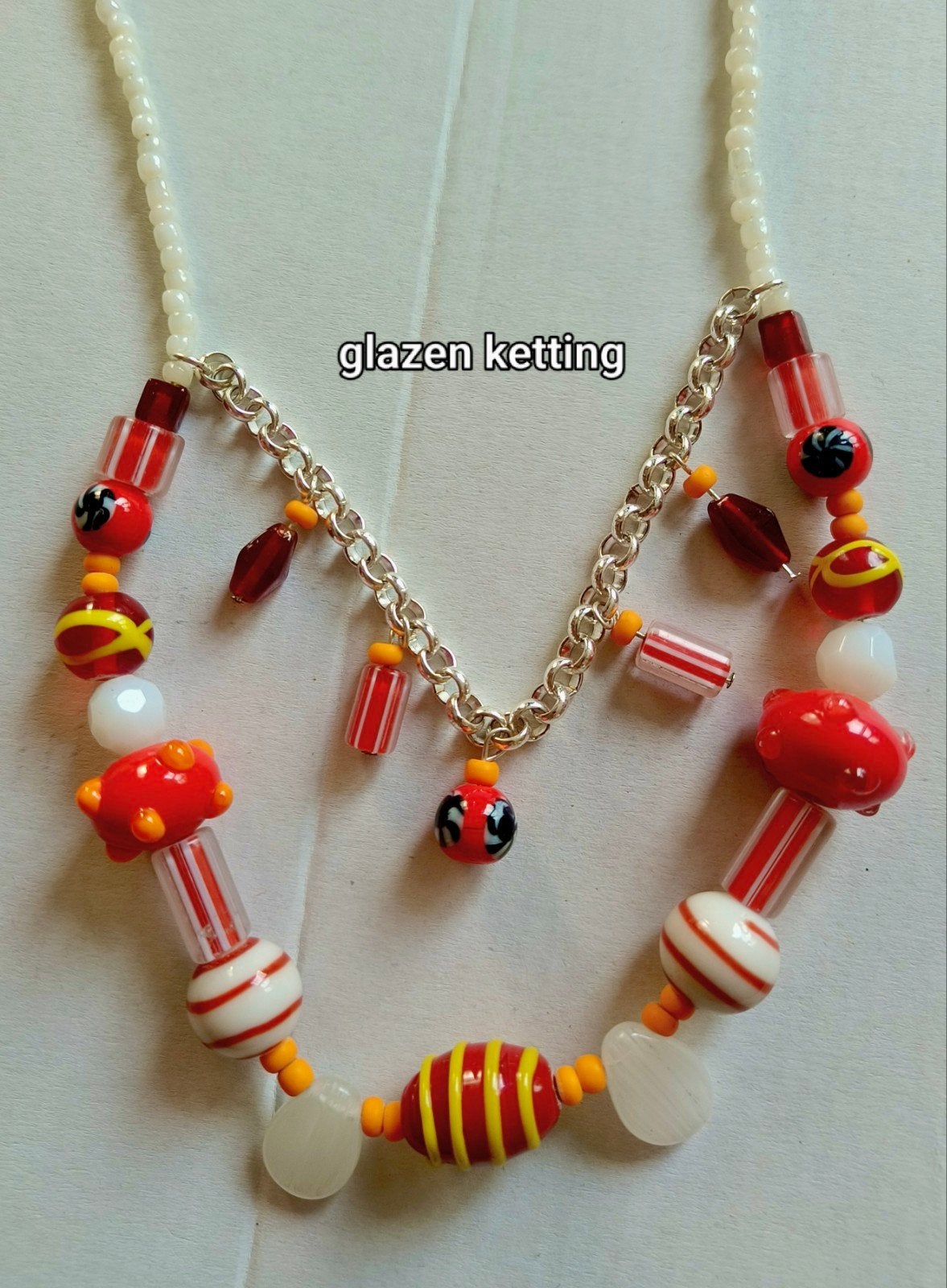 Glazen Ketting met Kleurrijke Kralen en Hanger, Sieraden, Tassen en Uiterlijk, Ophalen of Verzenden, Zo goed als nieuw, Rood, Overige materialen