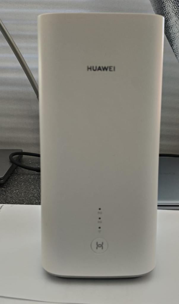 Huawei H112-370 5G CPE Pro Router met WiFi 6, Computers en Software, Routers en Modems, Ophalen of Verzenden, Zo goed als nieuw