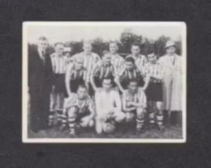 Voetbalplaatje Wilhelmina 08 Weert 1951-1952., Ophalen of Verzenden, Zo goed als nieuw