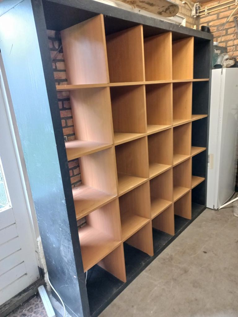 Gratis vakkenkast kallax heel oud en niet moeders mooiste, Ophalen, Gebruikt, 25 tot 50 cm, 150 tot 200 cm