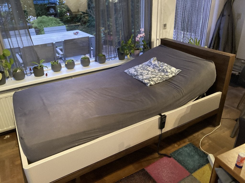 seniorenbed, elektrisch verstelbaar, Ophalen, Zo goed als nieuw, 200 cm, Modern