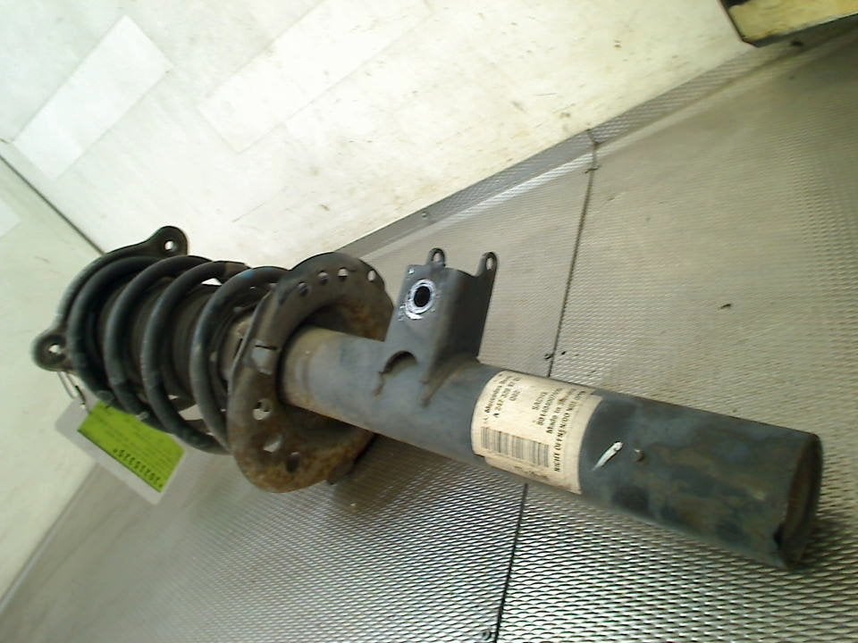 Veerpoot Links Voor Mercedes-Benz GLA (H247) A2473208701, Gebruikt, Mercedes-Benz AG, Mercedes-Benz, Mercedesstraße 120, Stuttgart 70372, , Duitsland