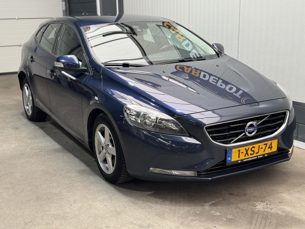 Volvo V40 1.6 D2 Kinetic Business, Auto's, Volvo, Voorwielaandrijving, Euro 5, Stof, Gebruikt