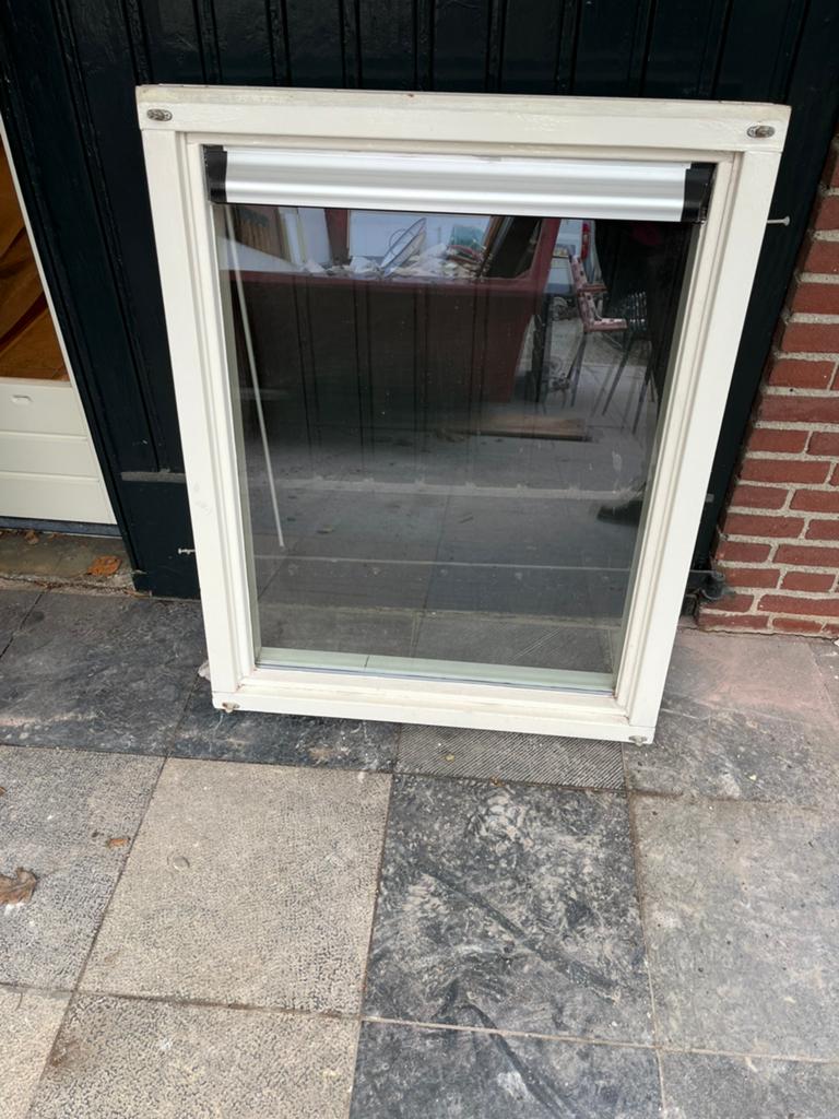 Hardhouten kozijn 1.00x0,80 mtr incl dauerluft en luxaflex, Doe-het-zelf en Verbouw, Glas en Ramen, Ophalen, Gevelraam of Ruit