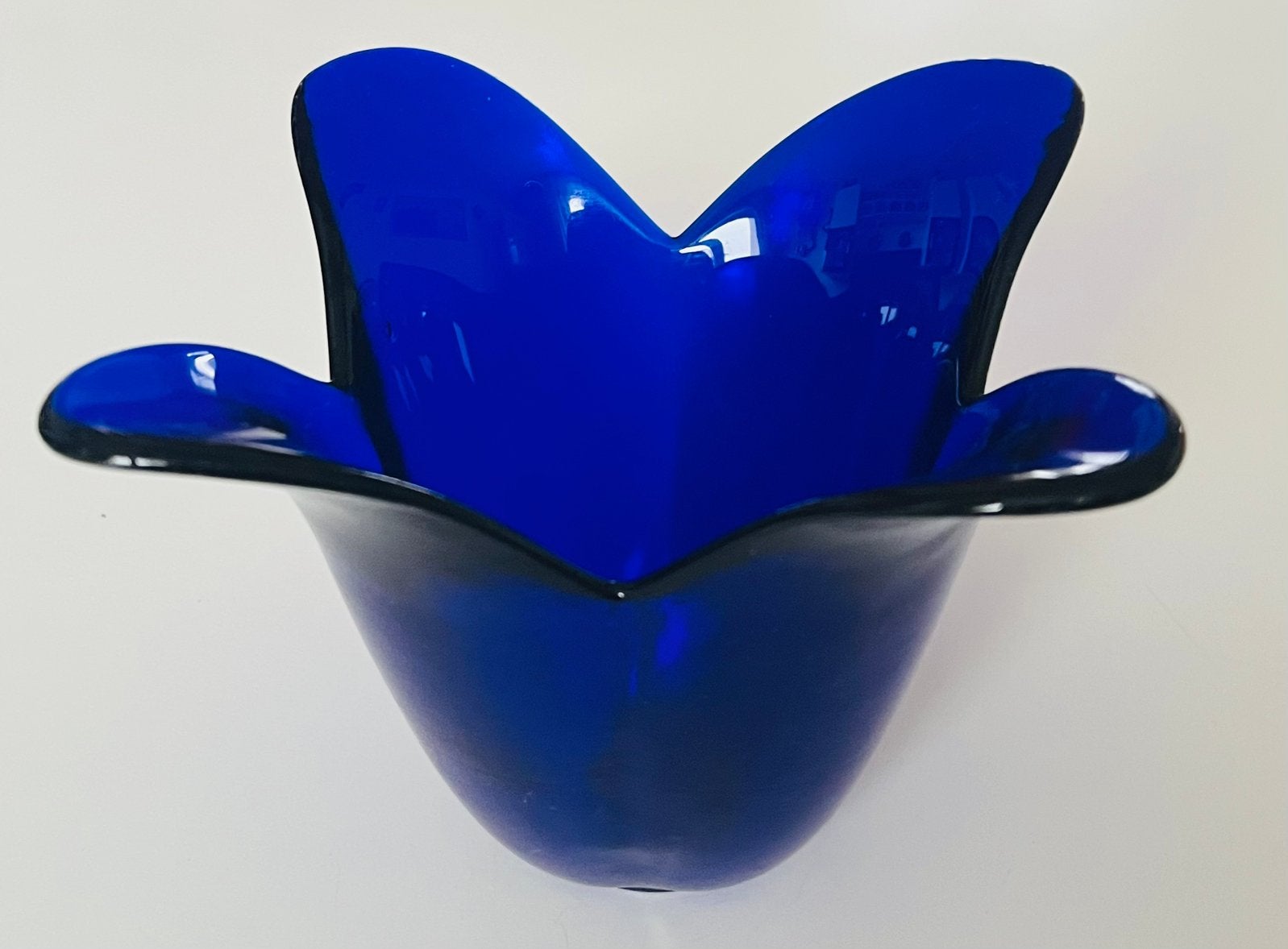 Een  blauwe kobalt vaas in de vorm van een tulp Studio Nova, Ophalen of Verzenden, Zo goed als nieuw, Overige kleuren