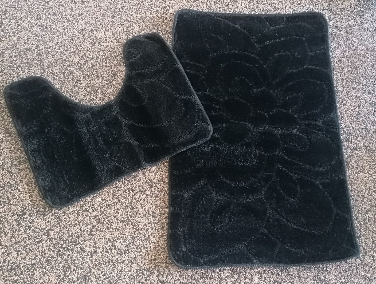 BADKAMERMAT MET TOILETMAT (GLOED EN GLOED NIEUW)., Huis en Inrichting, Ophalen of Verzenden, Nieuw, Zwart, Badmat