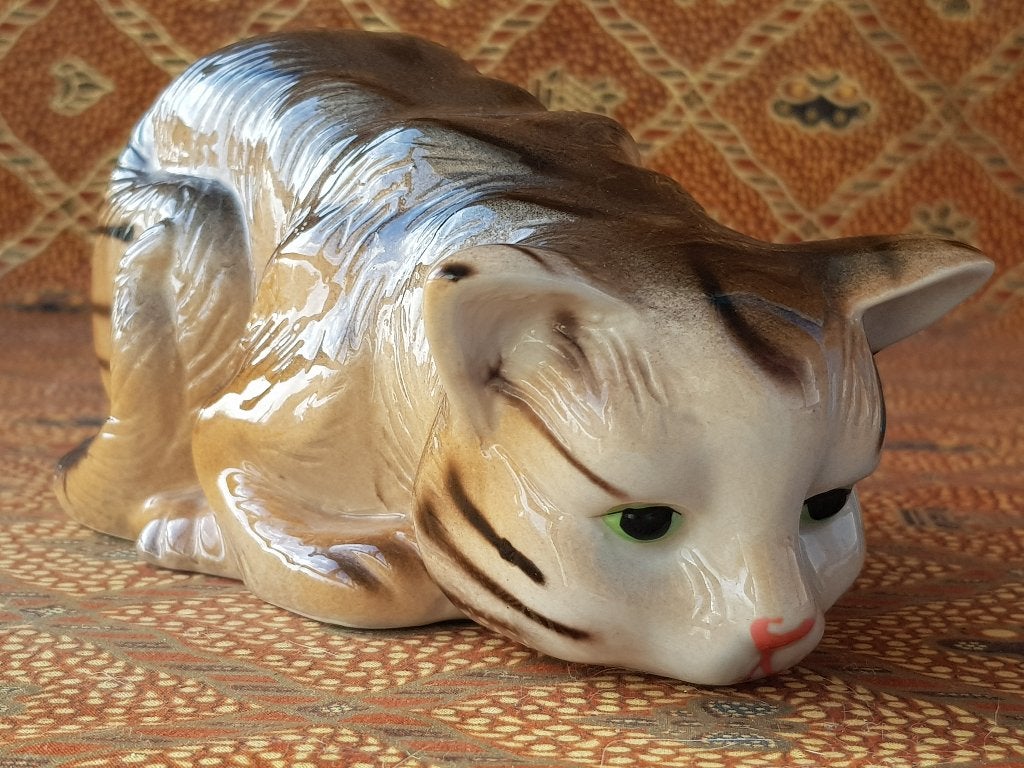 Mooi oud beeldje uit Engeland van kat of poes 20 cm.
