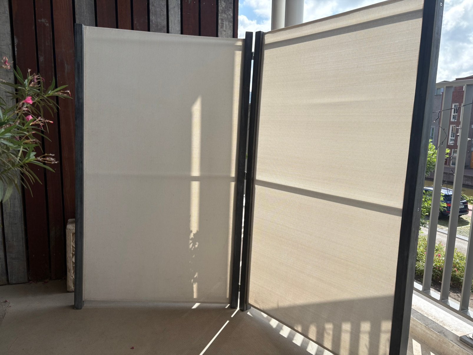 Tuinscherm , wit doek , grijs hout. 150cm hoog , 180cm breed, Tuin en Terras, Ophalen, Gebruikt, 150 tot 200 cm, 150 tot 200 cm