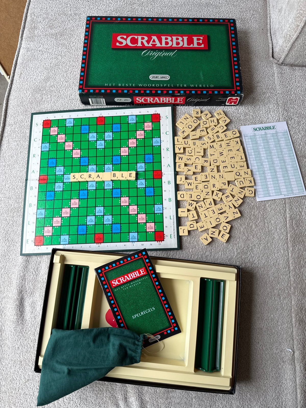 Scrabble Bordspel - Het klassieke woordspel, Drie of vier spelers, Ophalen of Verzenden, Zo goed als nieuw