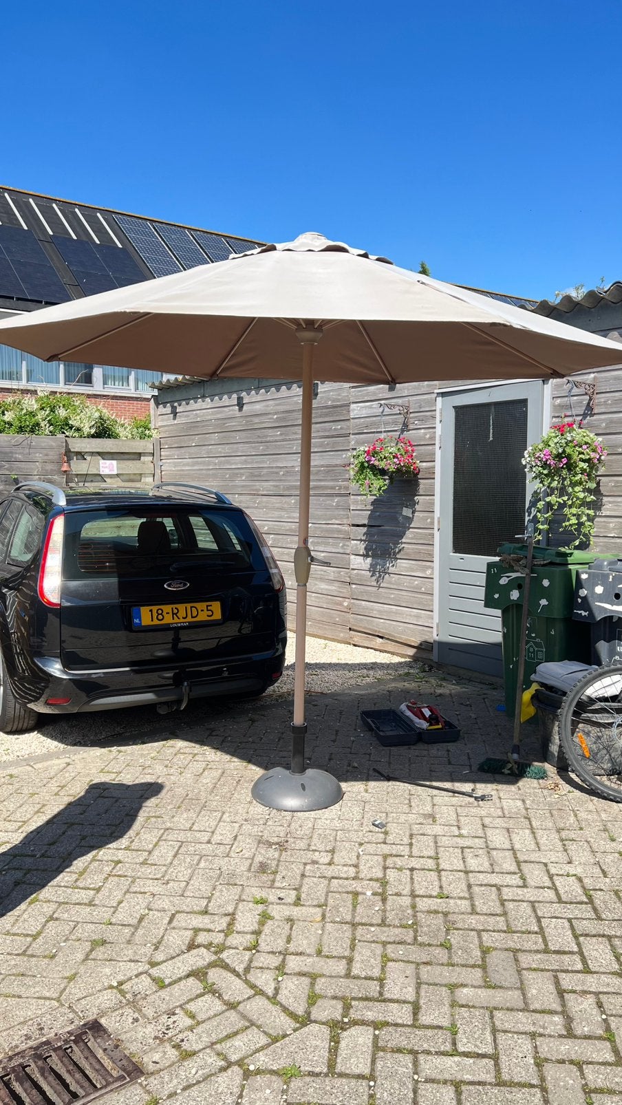 Grote tuinparasol inclusief voet – beige/zandkleur, Ophalen, Zo goed als nieuw, Stokparasol