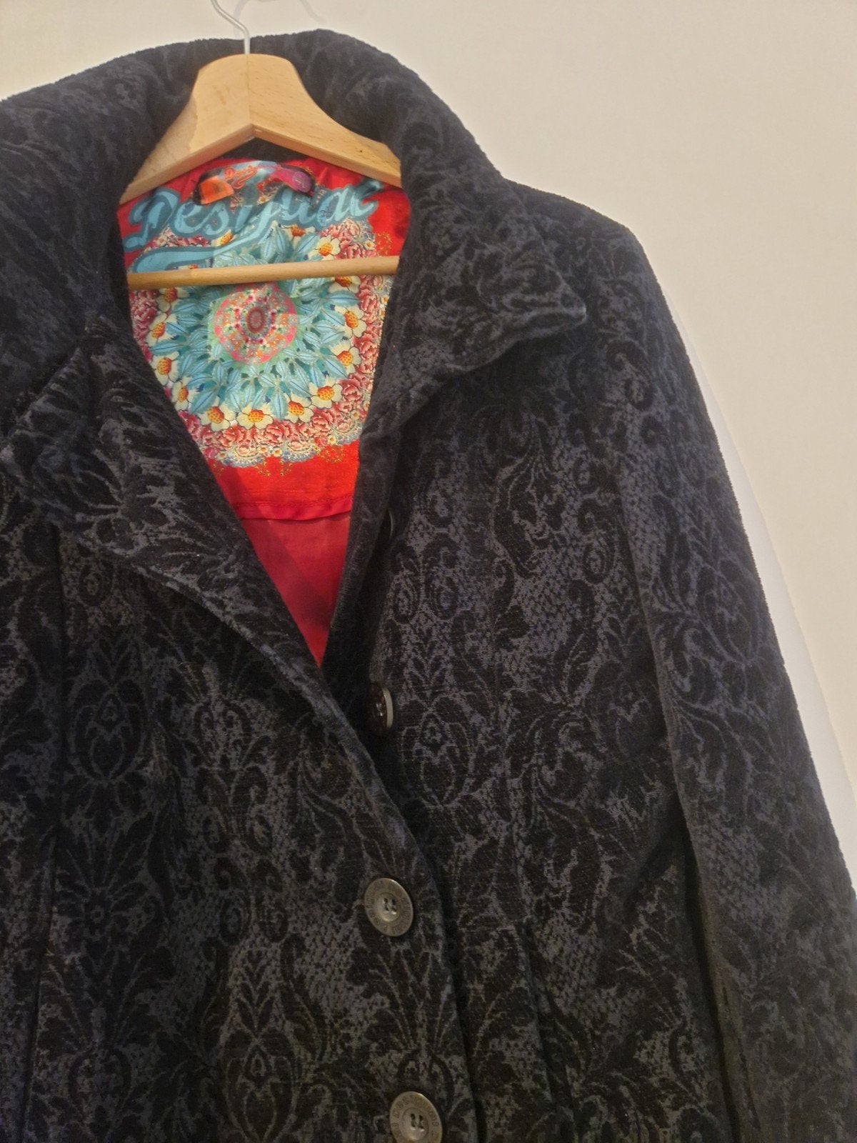 Desigual jas met barokprint en kleurrijke voering, Maat 38/40 (M), Zwart, Ophalen of Verzenden, Zo goed als nieuw