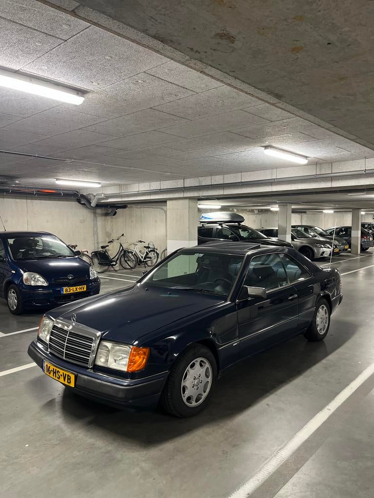 Mercedes Benz w124 coupe 230 CE 1992 sportline, Auto's, Mercedes-Benz, Achterwielaandrijving, 4 cilinders, 700 kg, Blauw