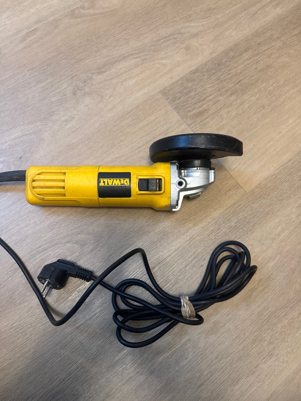 DeWalt DWE4117 Haakse Slijpmachine 950W, Ophalen of Verzenden, Zo goed als nieuw, 700 tot 1000 watt, Haakse handslijpmachine