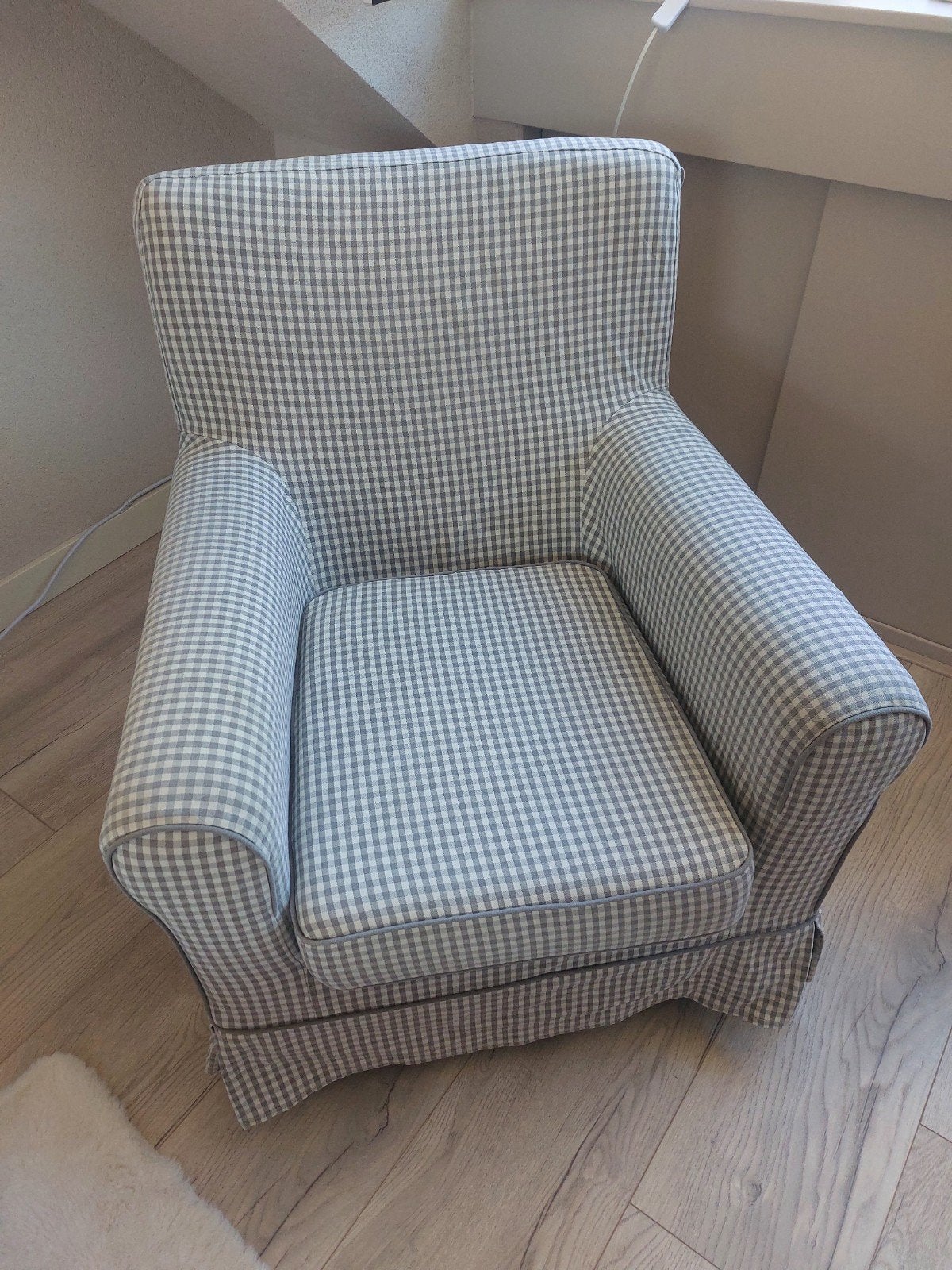 Comfortabele geruite fauteuil - Grijs/wit, Huis en Inrichting, Ophalen, Gebruikt, 75 tot 100 cm, Stof