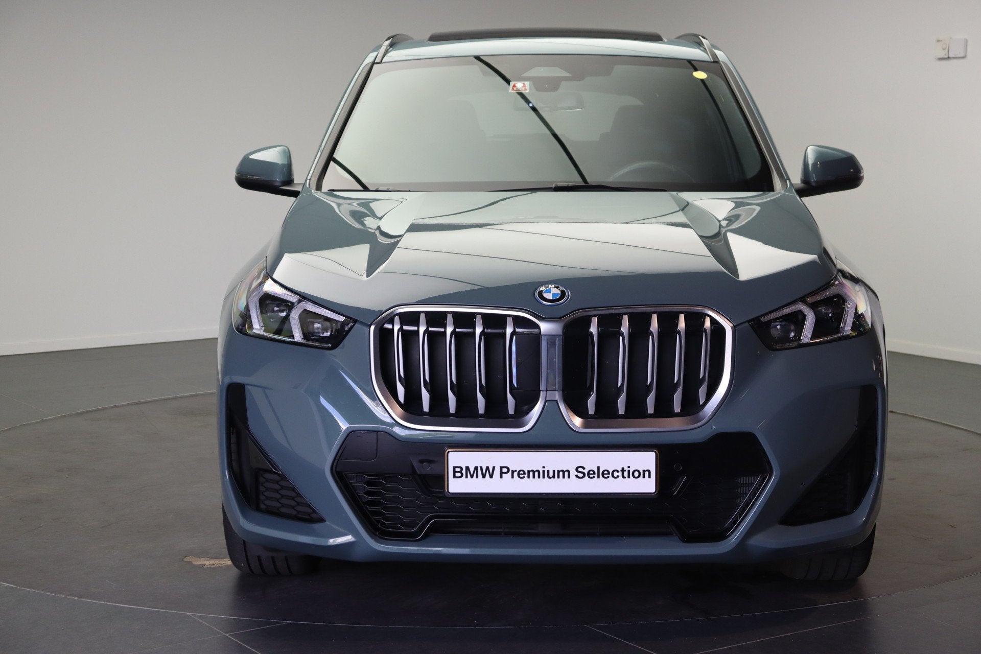 BMW X1 xDrive25e M Sport Automaat / Panoramadak / Sportstoel, Auto's, Gebruikt, Bedrijf, Hybride Elektrisch/Benzine, 3 cilinders