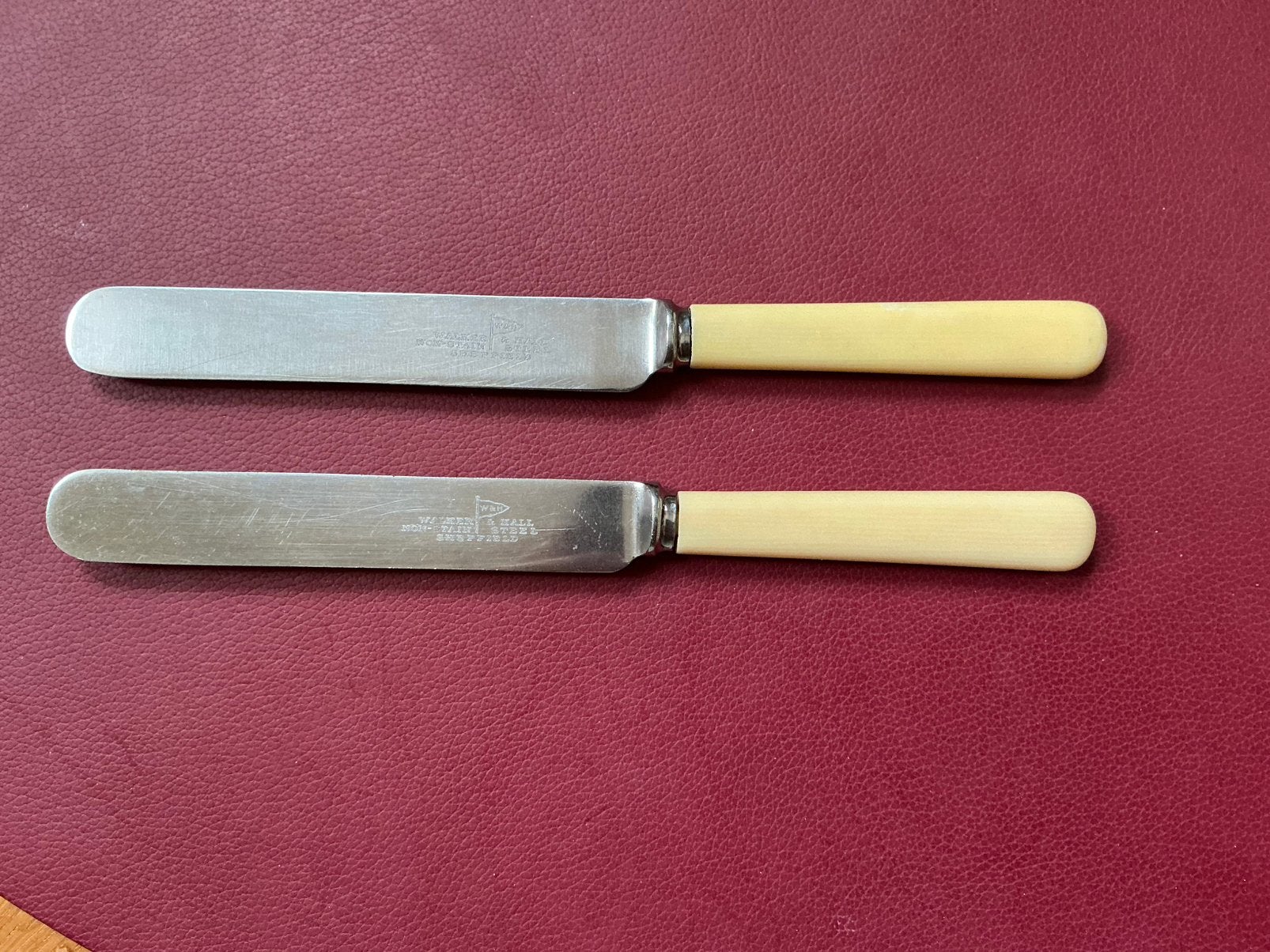 2 kleine messen - benen heft - Walker & Hall - Sheffield, Antiek en Kunst, Antiek | Bestek, Ophalen of Verzenden