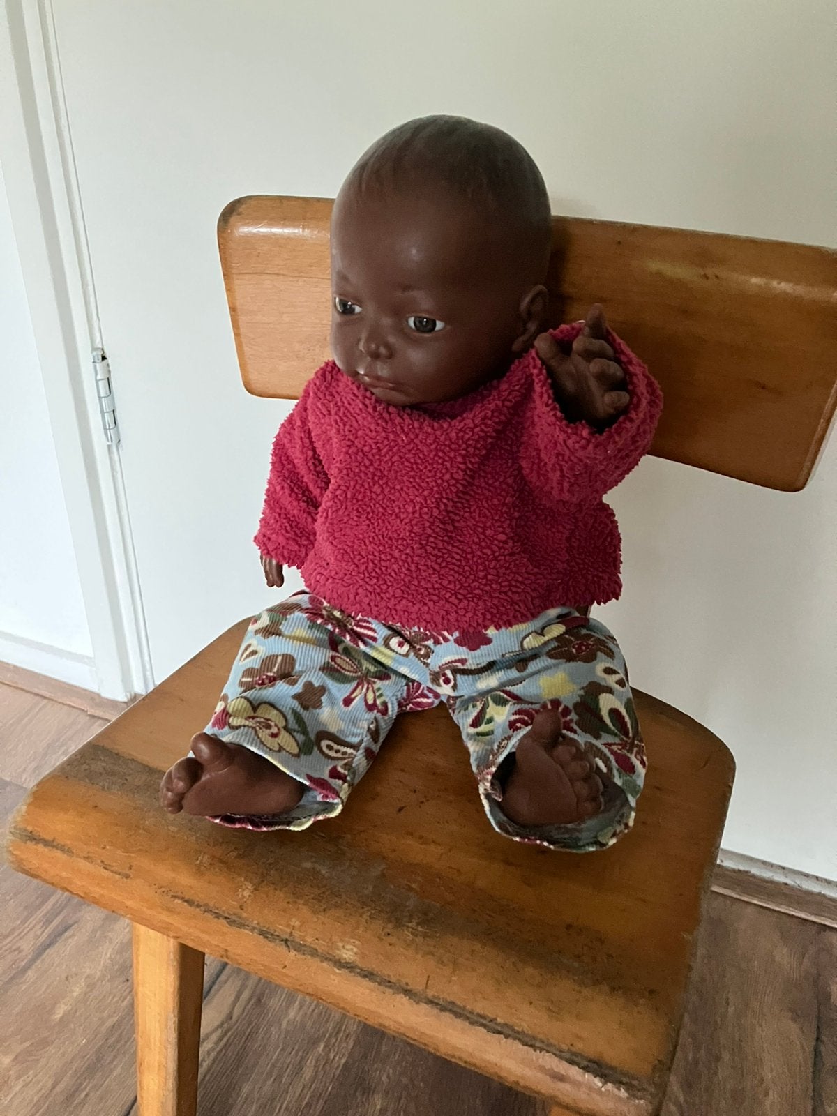 Echte baby lijkende pop bruin 42 cm, Ophalen of Verzenden, Zo goed als nieuw, Pop