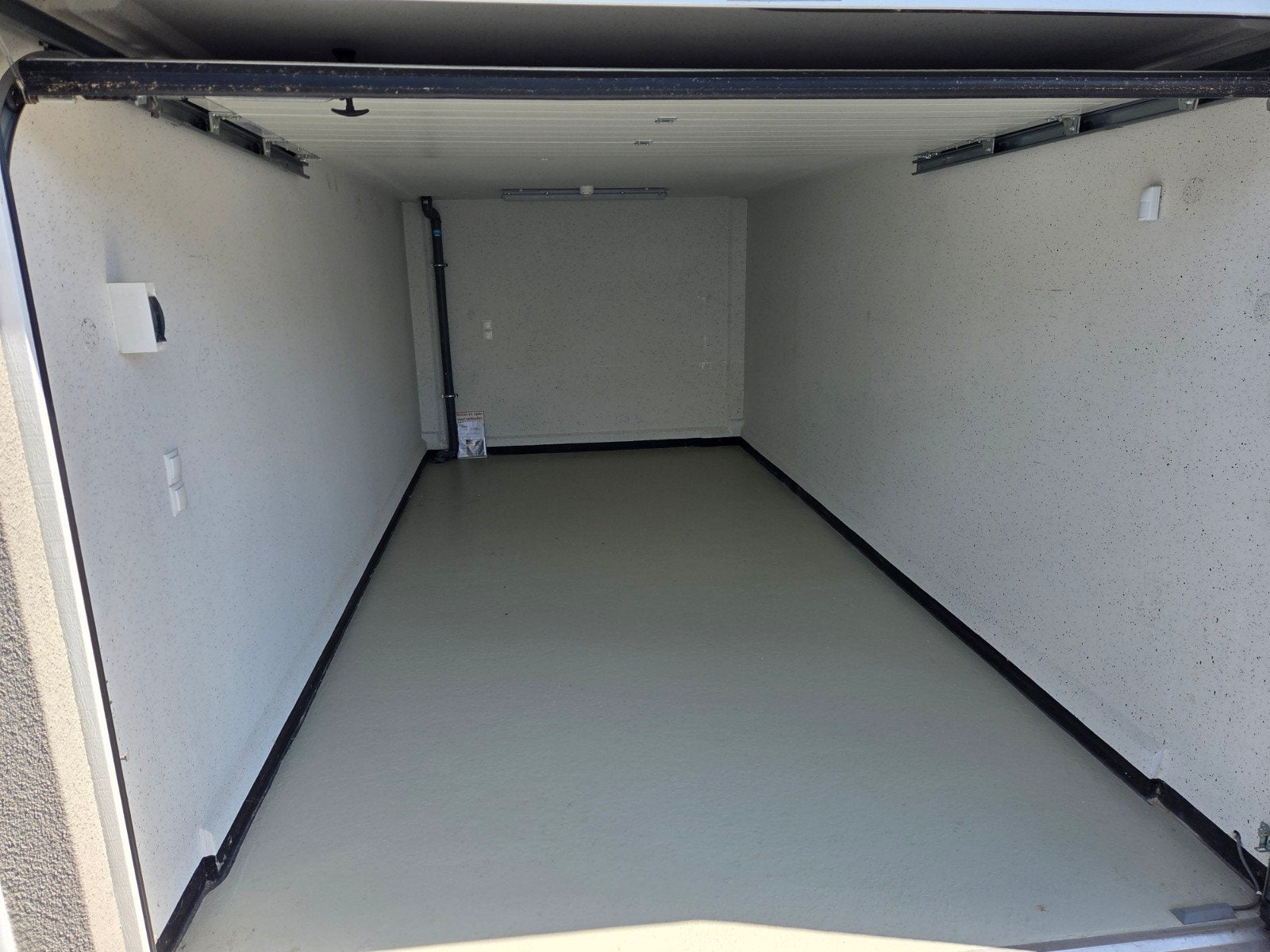 TE HUUR – OPSLAG 18 m² | GARAGEPARK HEINENOORD, Auto diversen, Autostallingen en Garages