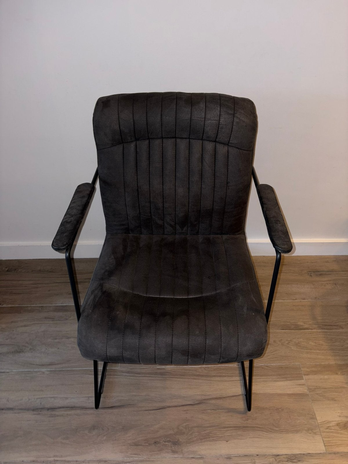 4 eettafel stoelen met armleuning, antraciet, Huis en Inrichting, Fauteuils, Ophalen, Overige materialen, 75 tot 100 cm, Zo goed als nieuw