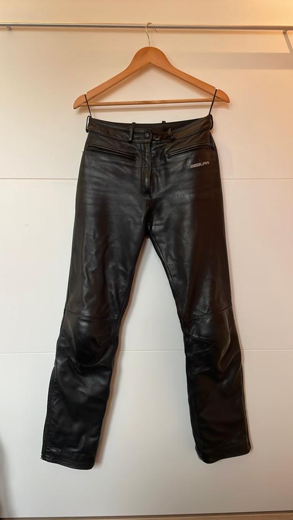 Leather motorcycle pants size small, Kleding | Dames, Ophalen, Zo goed als nieuw, Zwart, W28 - W29 (confectie 36)