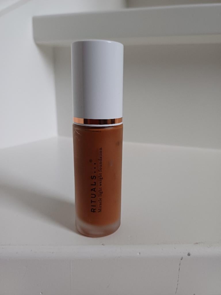 RITUALS MIRACLE LIGHT WEIGHT FOUNDATION MAHOGANY 30 ML NIEUW, Overige kleuren, Gehele gezicht, Nieuw, Ophalen of Verzenden