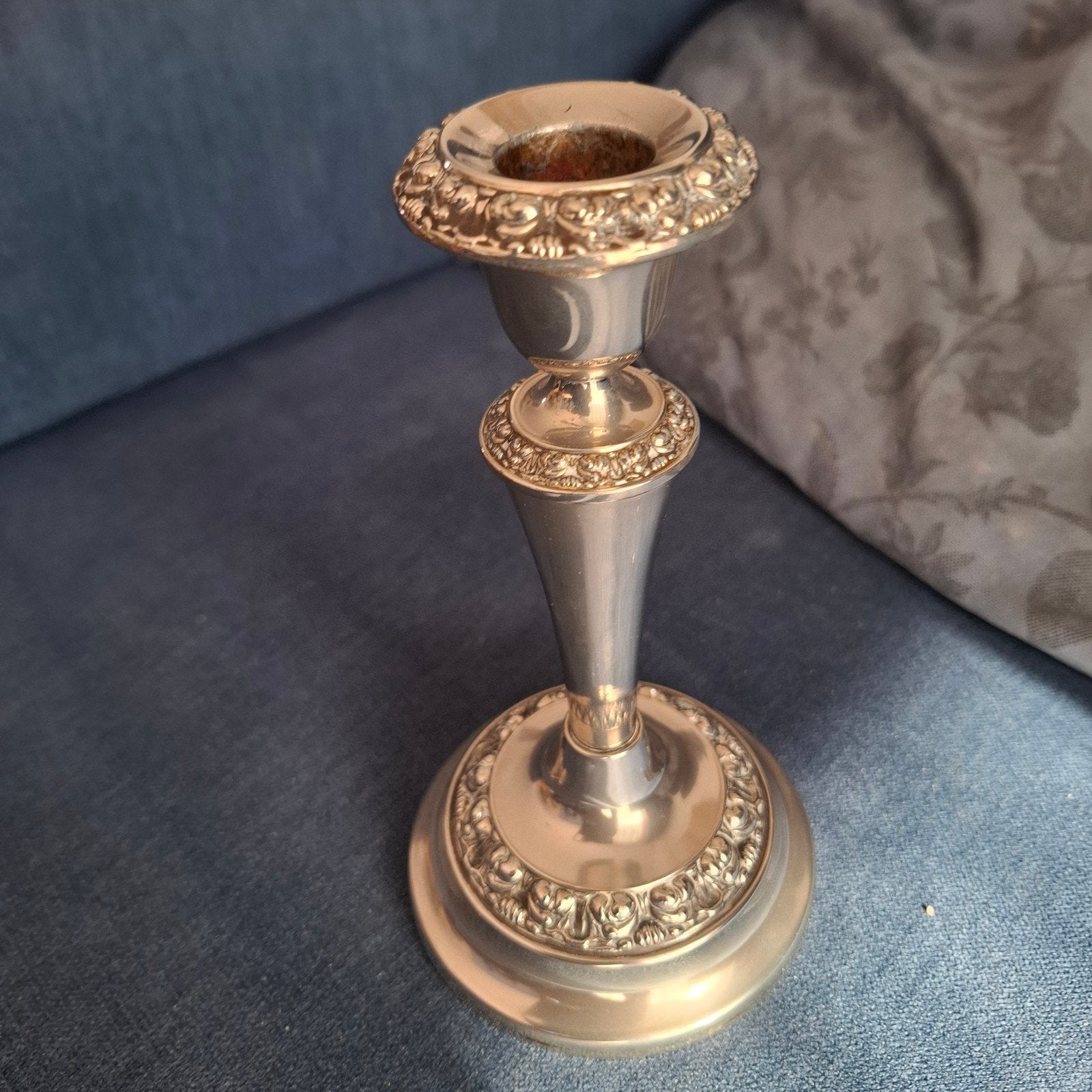 Antieke verzilverde kandelaar - Made in England, Antiek en Kunst, Ophalen of Verzenden, Zilver
