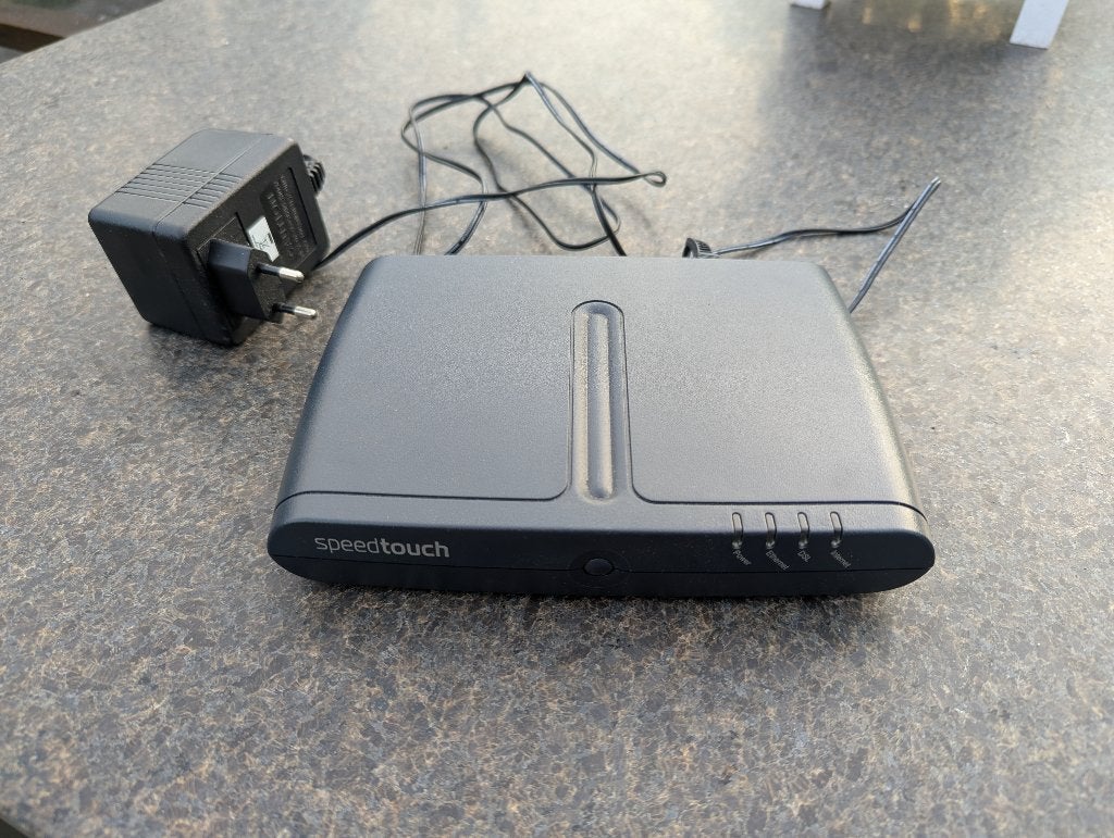 SpeedTouch 546i ADSL router met switch, Ophalen, Zo goed als nieuw, Router met modem, Thomson Speedtouch