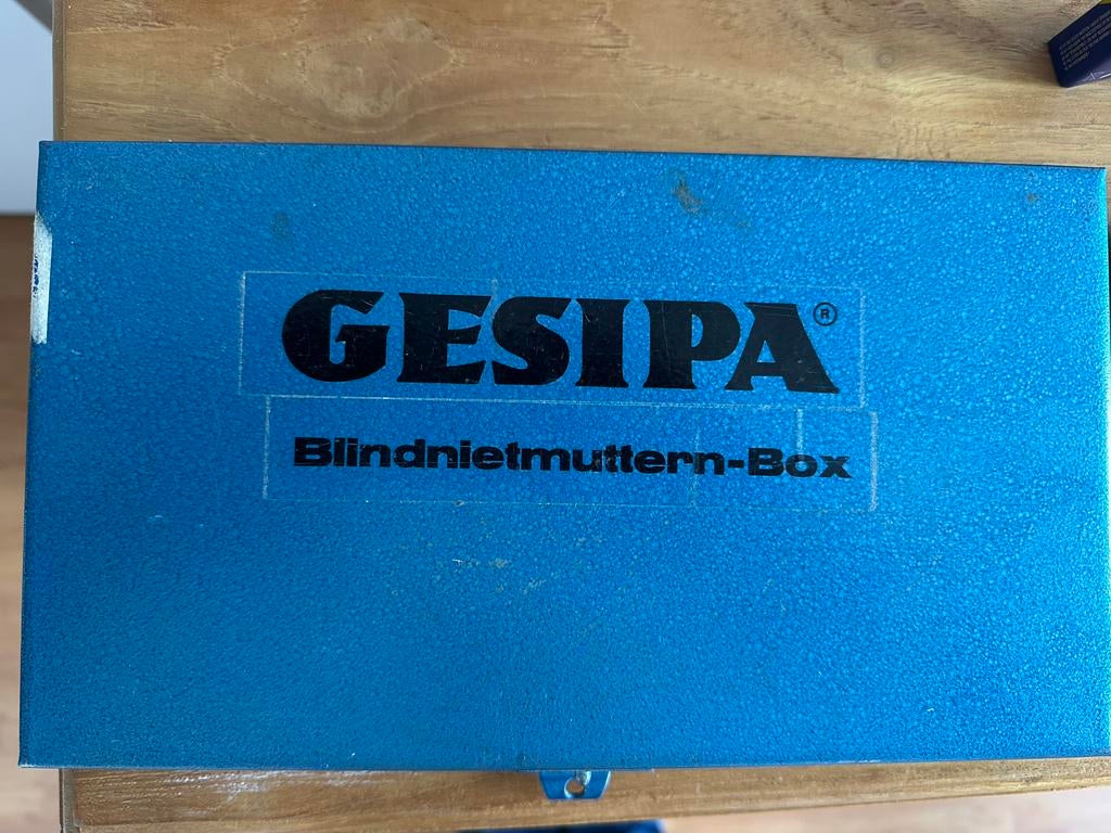 GESIPA Blindklinkmoertang set met diverse blindklinkmoeren, Doe-het-zelf en Verbouw, Gereedschap | Handgereedschap, Ophalen, Gebruikt